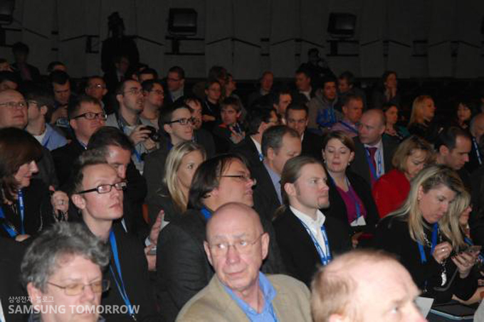 행사에 참여한 사람들의 모습