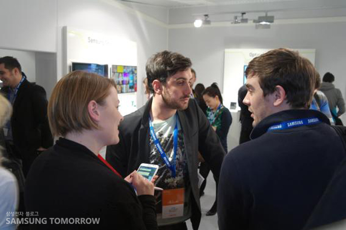 이야기를 나누는 사람들