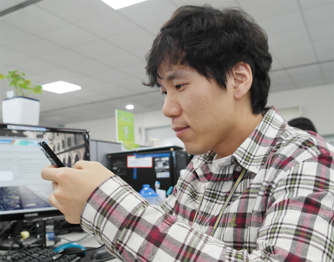 개발팀원이 업무를 하는 모습