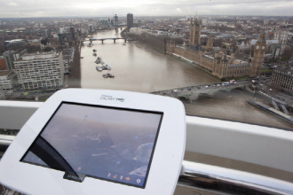 영국의 대관람차 런던아이에 '갤럭시탭 10.1'가 설치됀 모습