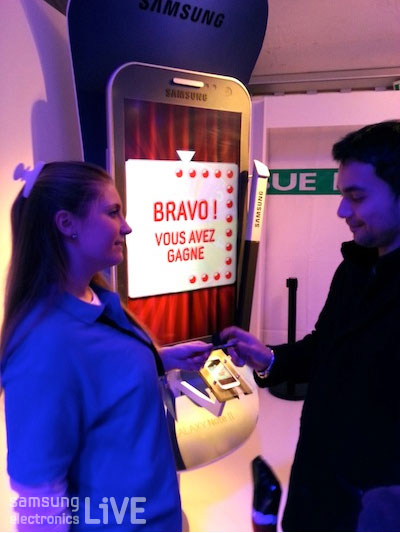 이벤트를 기다리는 긴줄