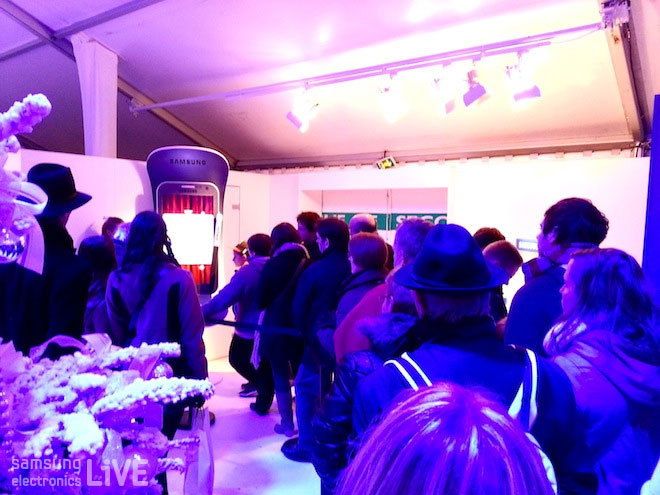 이벤트를 기다리는 긴줄