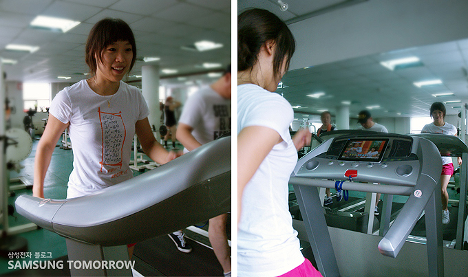 러닝머신을 뛰는 여성