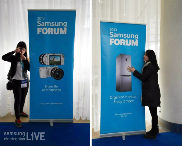 삼성포럼 엑스배너앞에서 기념사진을 찍는 글로벌 스토리텔러