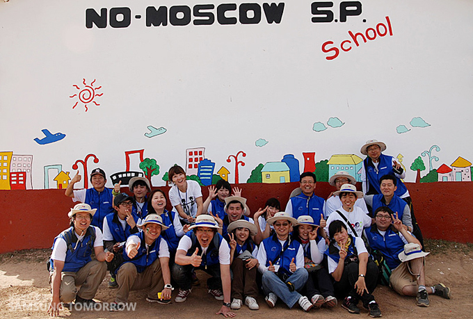 봉사활동을 마치고 봉사단 및 남아공 총괄 임직원과 함께한 마지막 기념사진