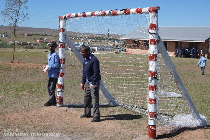 축구하는 아이들