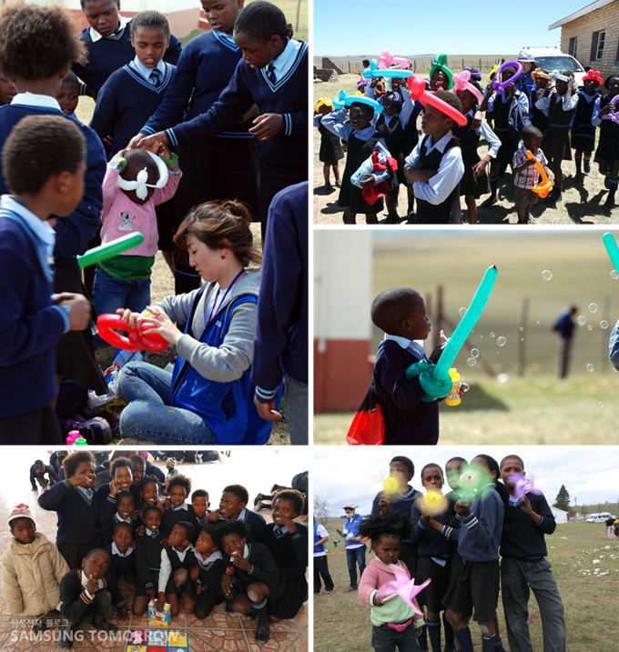아이들과 즐거운 시간을 보내는 삼성 직원과, 풍선아트를 들고 좋아하는 아이들