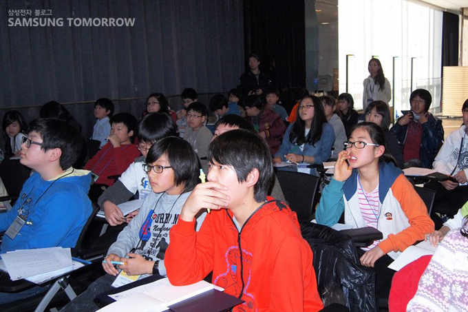 수업을 듣는 학생들