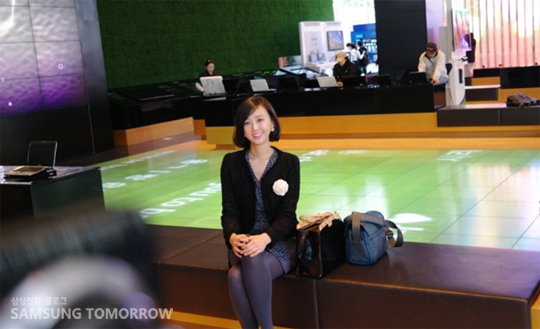 서초 딜라이트 샵에서 기념사진을 찍은 글쓴이