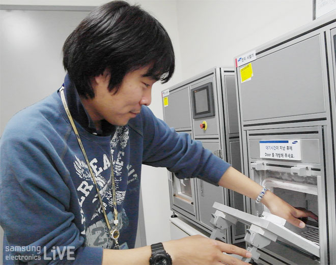 개발팀원이 업무를 하는 모습