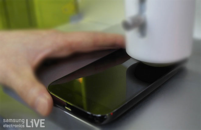 LCD연구하는 모습