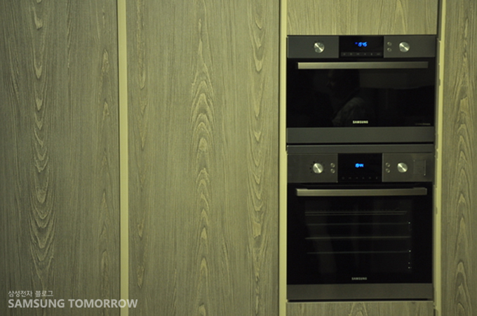 주방가구업체에서 삼성가전 제품을 이용한 모습