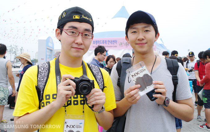 행사참가자 닉네임 뽁은 머리씨가 인터뷰하는 모습