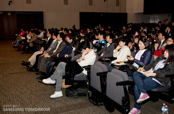 행사에 참석한 사람들