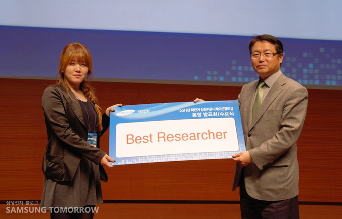best researcher 상을 수상하는 학생