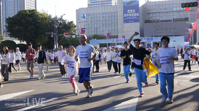 뛰기 시작하는 사람들