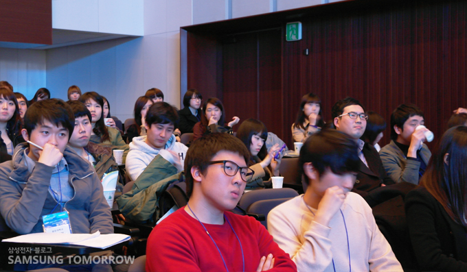 경청하는 학생들