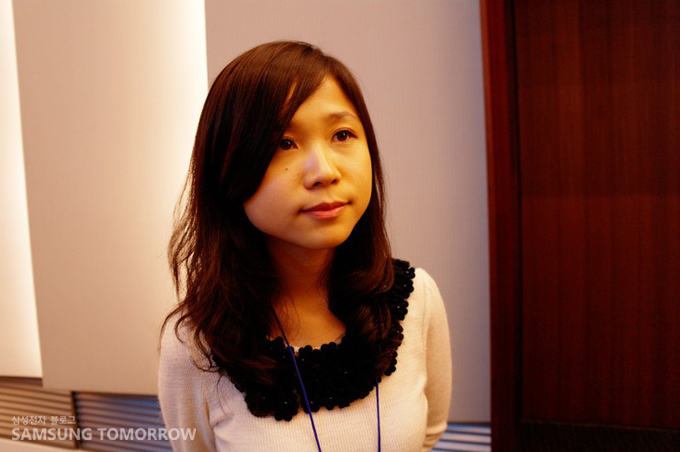 이화 여대 팀이 인터뷰하는 모습