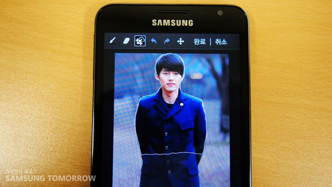 자르기 기능으로 현빈사진 잘라내기