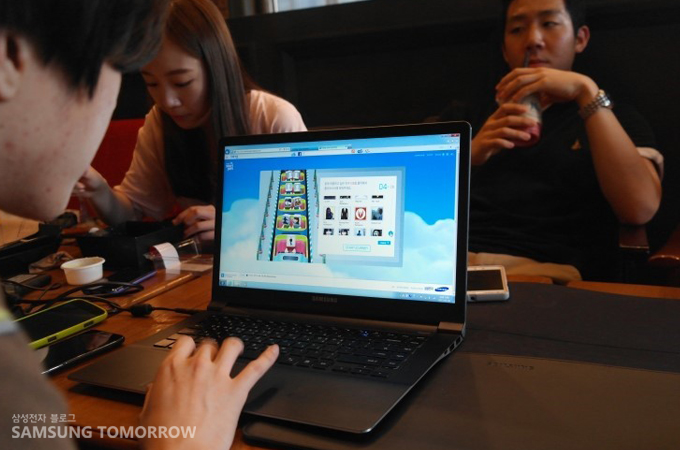 노트북을 하는 스토리텔러