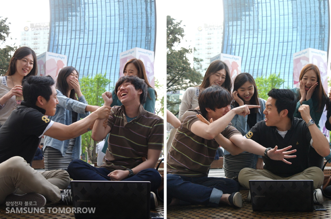 공터에 나와 즐거운 시간을 보내는 스토리텔러들