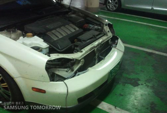 차를 분해하는 모습