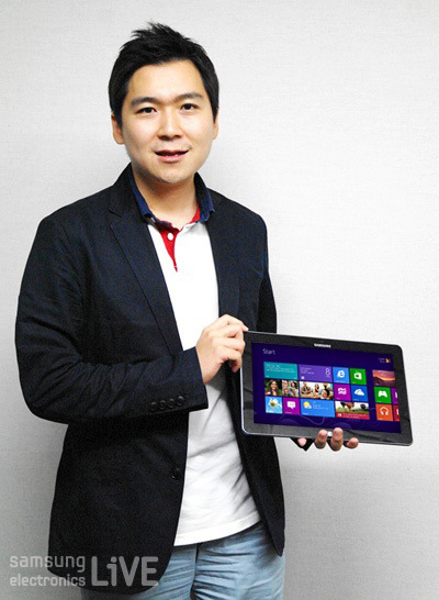 구사무엘과장이 아티브를 들고 있는 모습