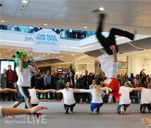 빨간 앵그리가 하늘을 날고 있는 이유는 뭘까요? 정답은 이 기사의 끝에서 확인하세요