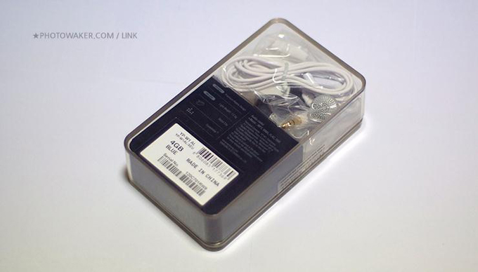 MP3 Player 및 이어폰, 케이블 등이 들어있다 