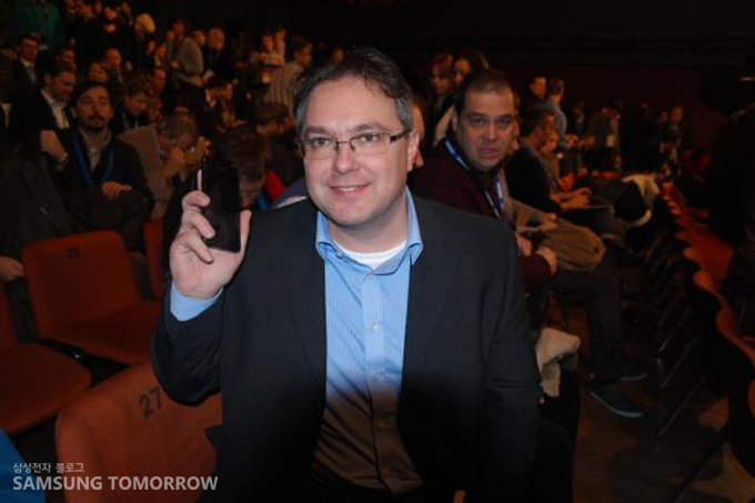 인터뷰하는 외국인