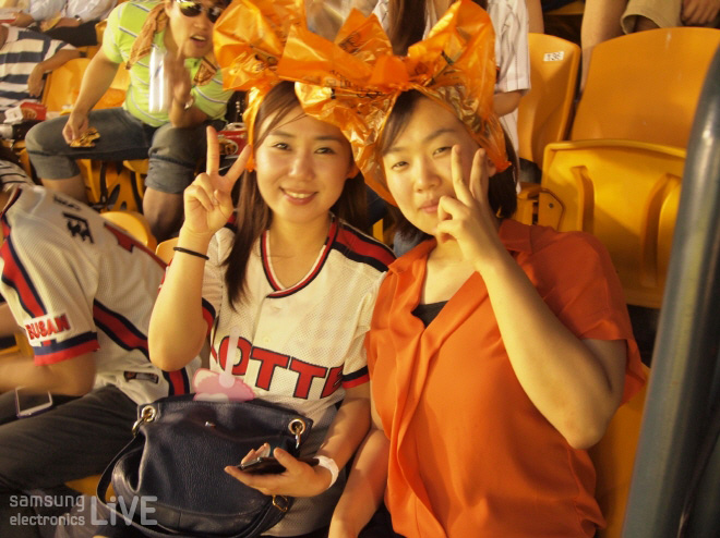 야구장에서의 부서원들의 모습