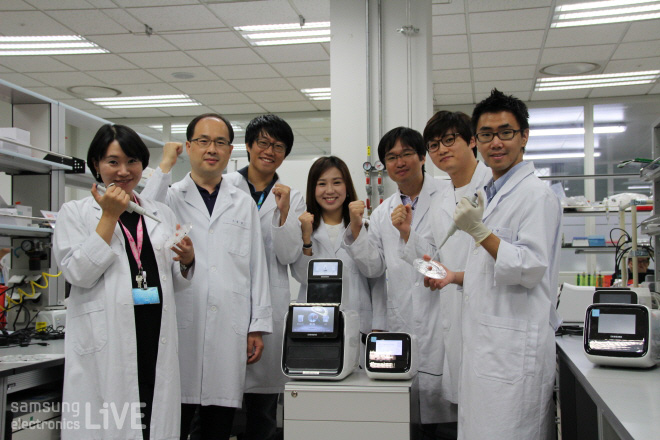 부서원들의 단체 사진