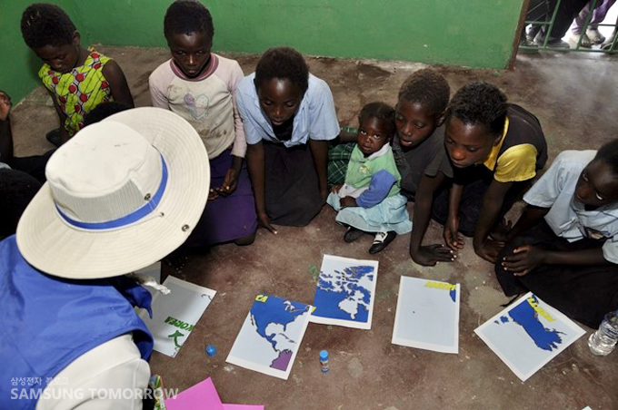 세계지도를 만드는 어린이들