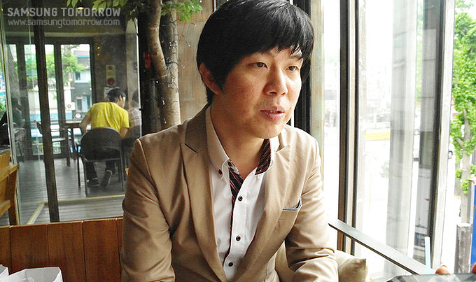 인터뷰하는 박재영 매니저