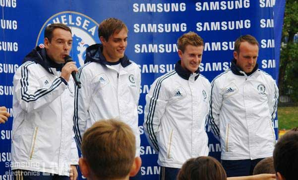 코치들이 자기소개를 하는 모습