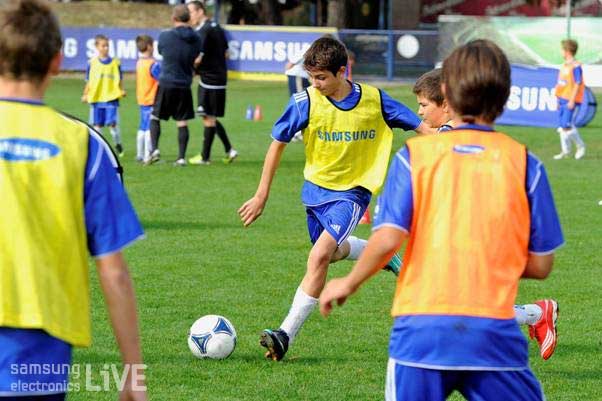 축구하는 아이들