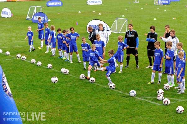 아이들이 몸을 푸는 모습