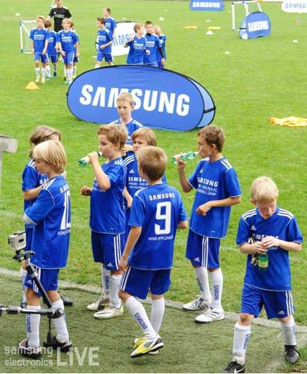 음료수를 마시는 사람들