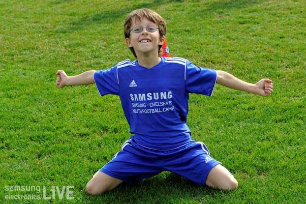 환호성을 지르는 아이들