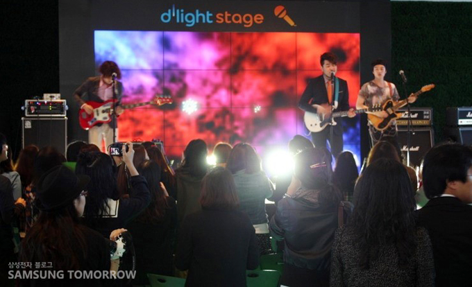 칵스의 반짝이는 무대