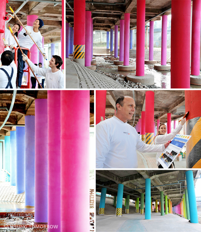 동작역 철교 기둥밑에 컬러를 덧입히는 모습