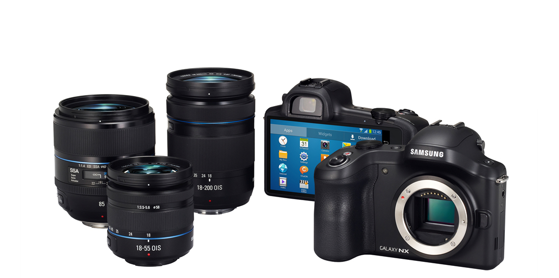 갤럭시 NX 카메라와 교환 렌즈들입니다.