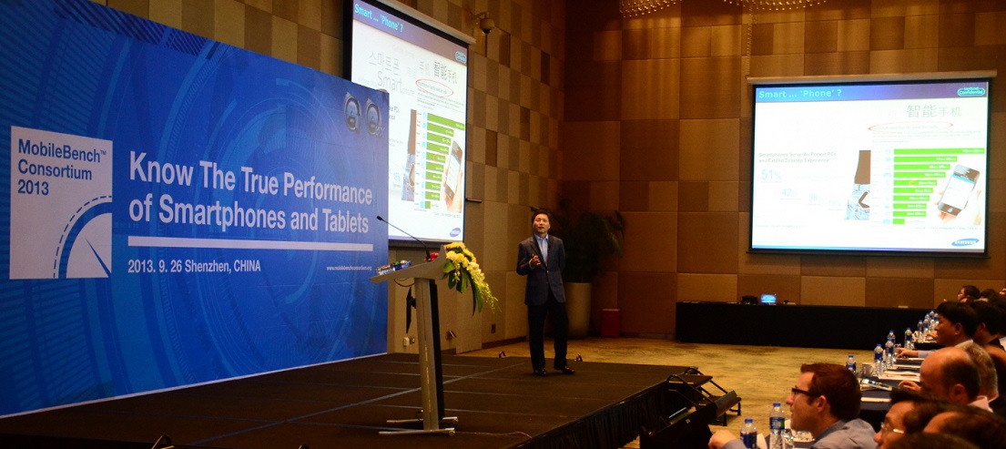 26일 중국 심천에서 개최된 '모바일벤치 컨소시엄 2013' 행사에서 삼성전자 메모리사업부 소병세 전무가 기조연설을 하고 있습니다.