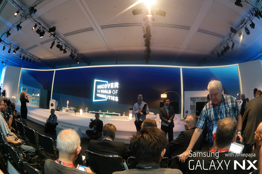 프레스 컨퍼런스 이미지입니다.