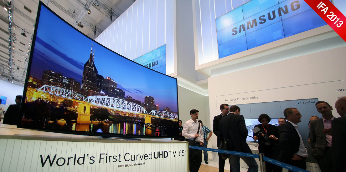커브드 UHD TV 이미지입니다.