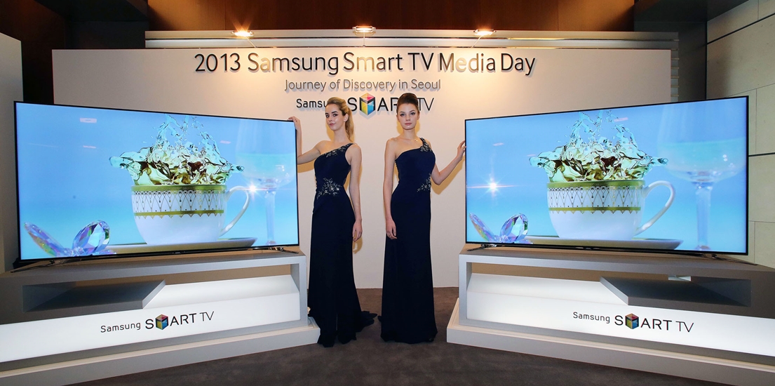 지난 2월 삼성전자 서초사옥에서 열린 '2013 삼성 스마트TV 미디어데이' 행사에서 모델들이 2013년형 삼성 스마트TV를 소개하고 있습니다.
