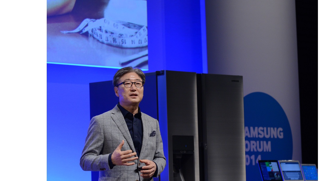 27일(현지시간) 스페인 말라가에서 열린 삼성 유럽 포럼 프레스컨퍼런스에 CE부문 윤부근 대표가 삼성전자 소비자 가전부문의 전략에 대해 설명하고 있는 모습입니다.