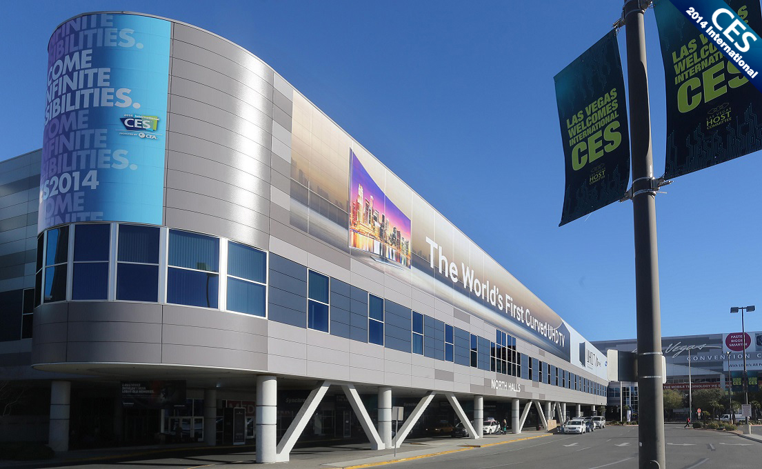 1월7일(현지시간) 미국 라스베이거스에서 개막하는 CES 2014를 앞두고 삼성전자가 라스베이거스 컨벤션 센터에 설치한 '세계 최초 커브드 UHD TV' 대형 옥외광고 이미지입니다.