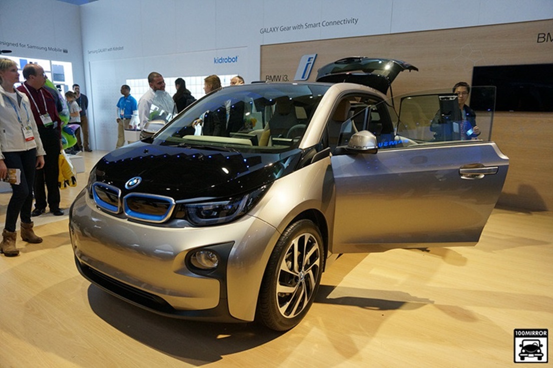 삼성부스에 전시된 BMW i3 사진입니다.