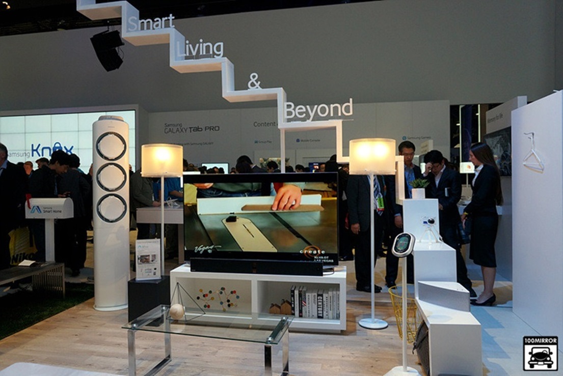 스마트 홈 서비스를 보여주기 위해 만들어진 집 내부 이미지입니다.